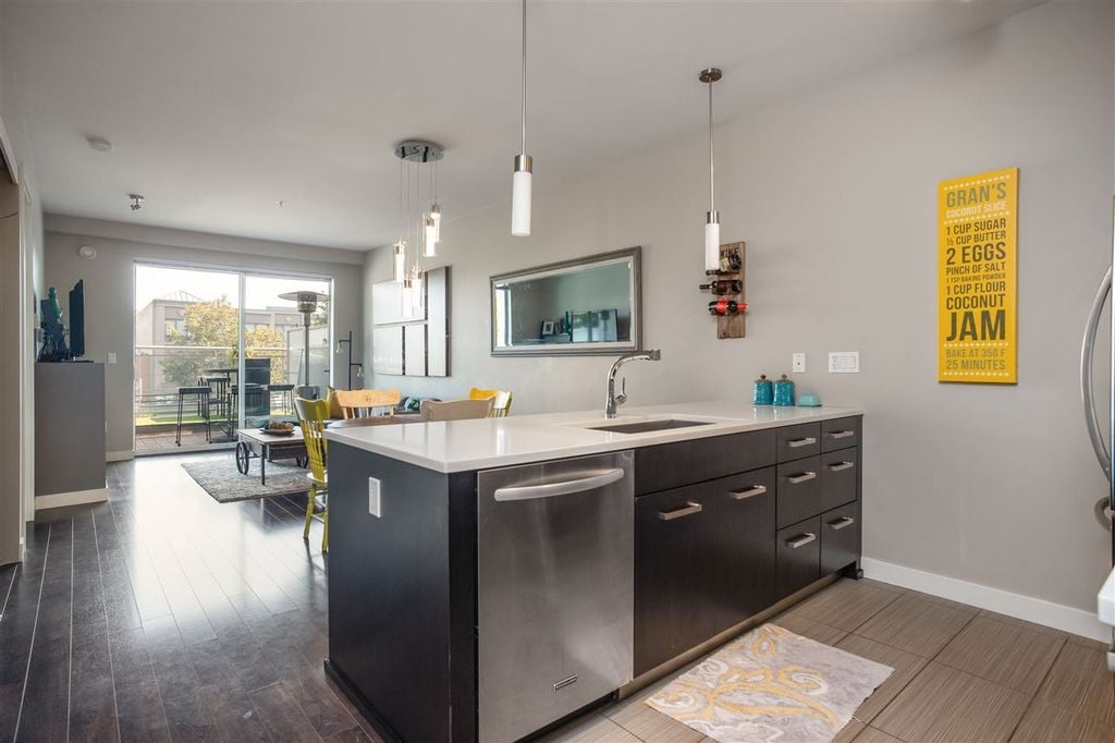 3333 Main St, #208