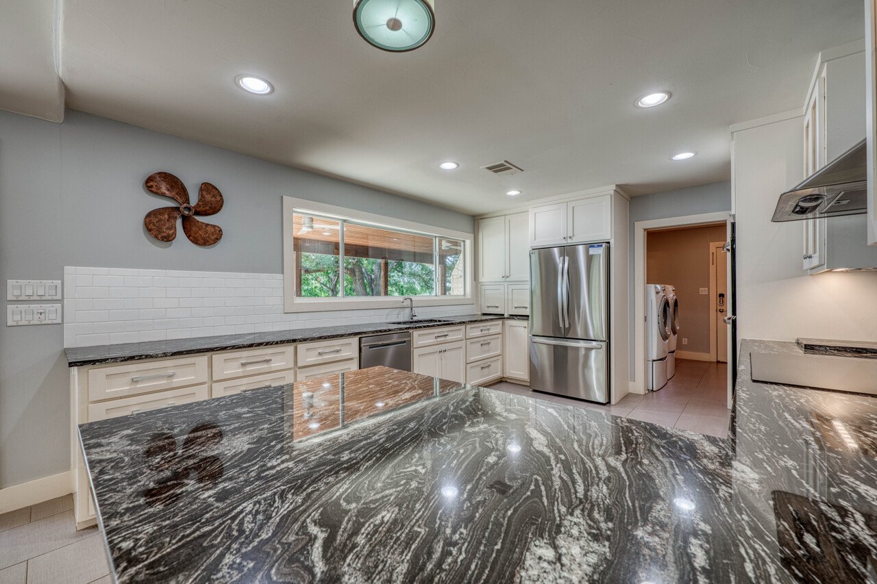 1704 Bluebonnet Lane