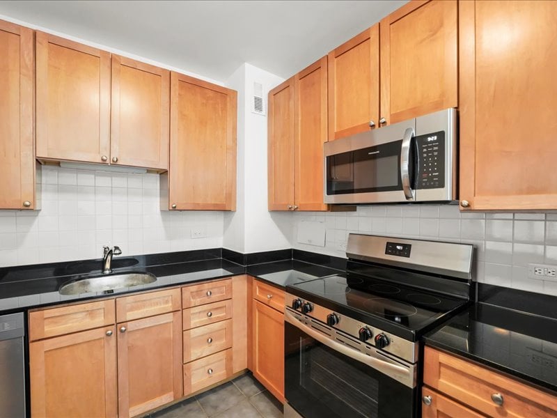 3600 N Lake Shore Dr #207, Chicago, IL 60613