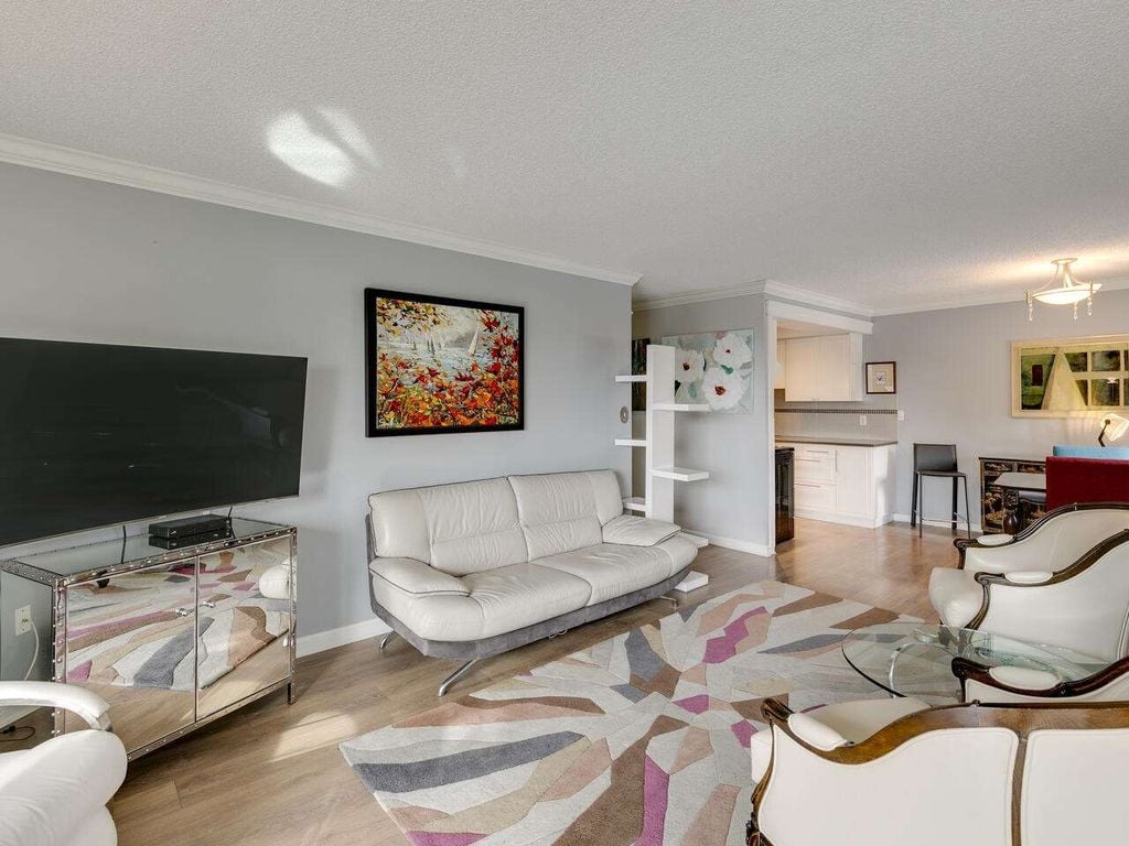 1515 Chesterfield Ave, #205
