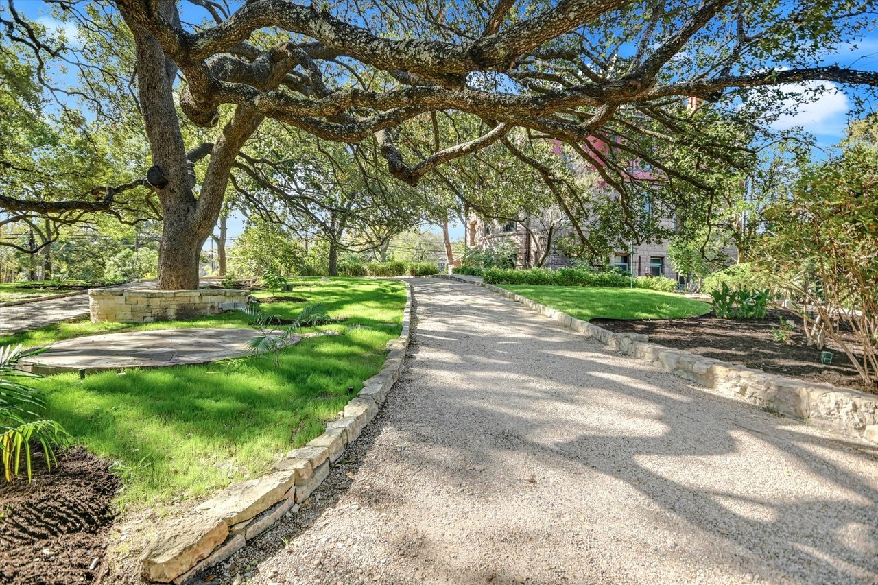 400 Academy Dr