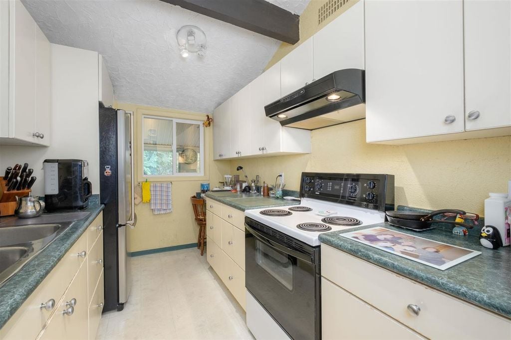 4520 Lynn Valley Rd