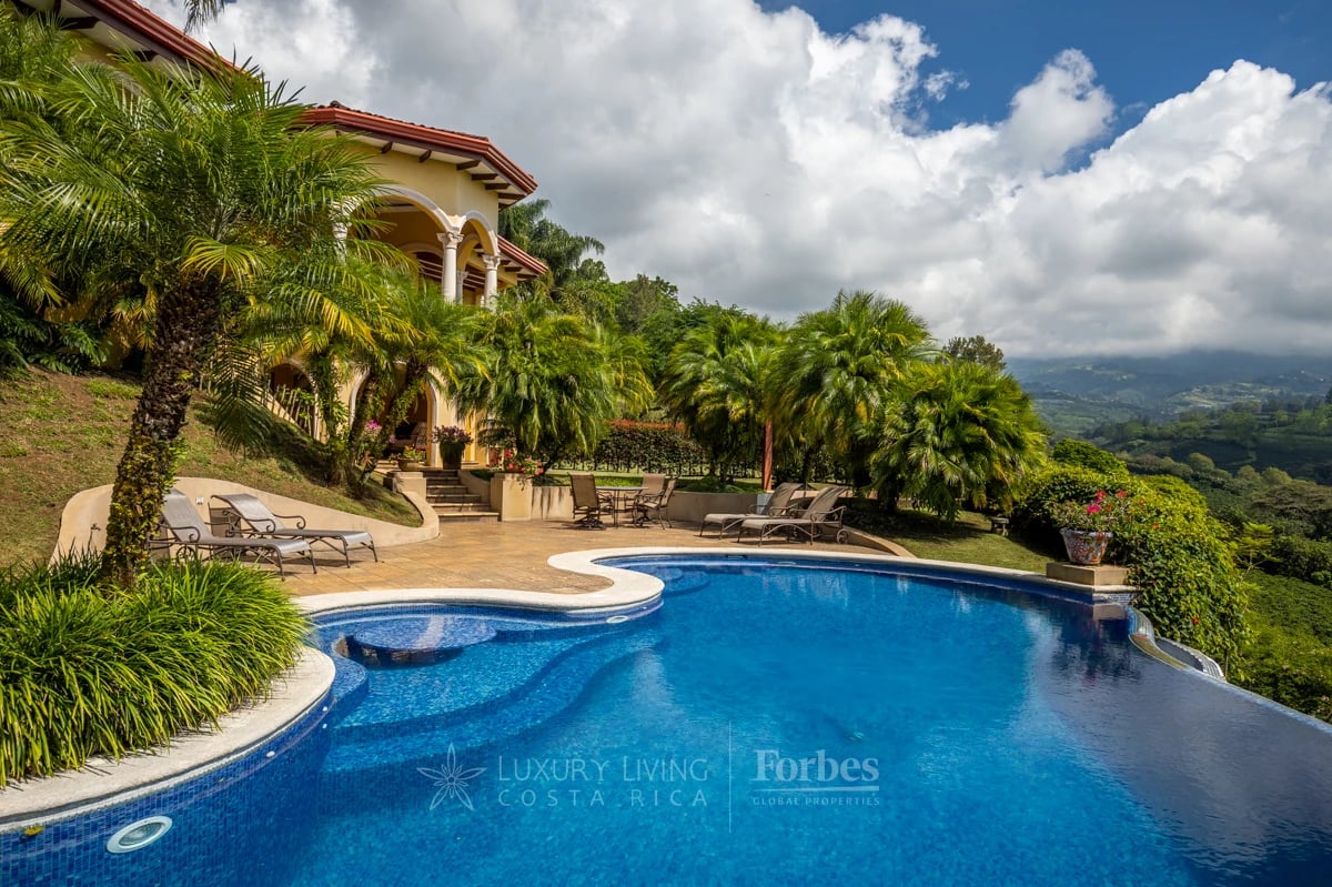 20089 - Luxurious Coffee Estate for Sale in the Mountains of Alajuela