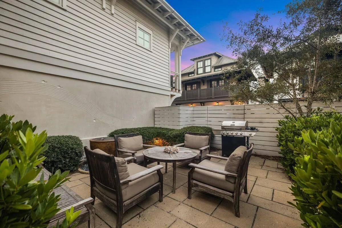 16 Trimingham Ln