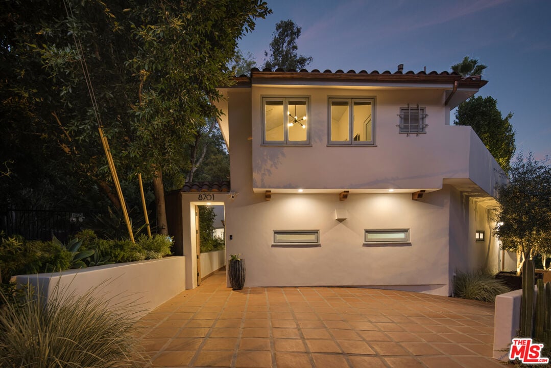 Wonderland Park Ave, 90046