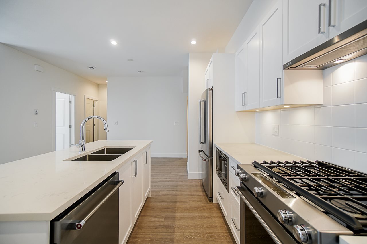 64-16433 19 Ave