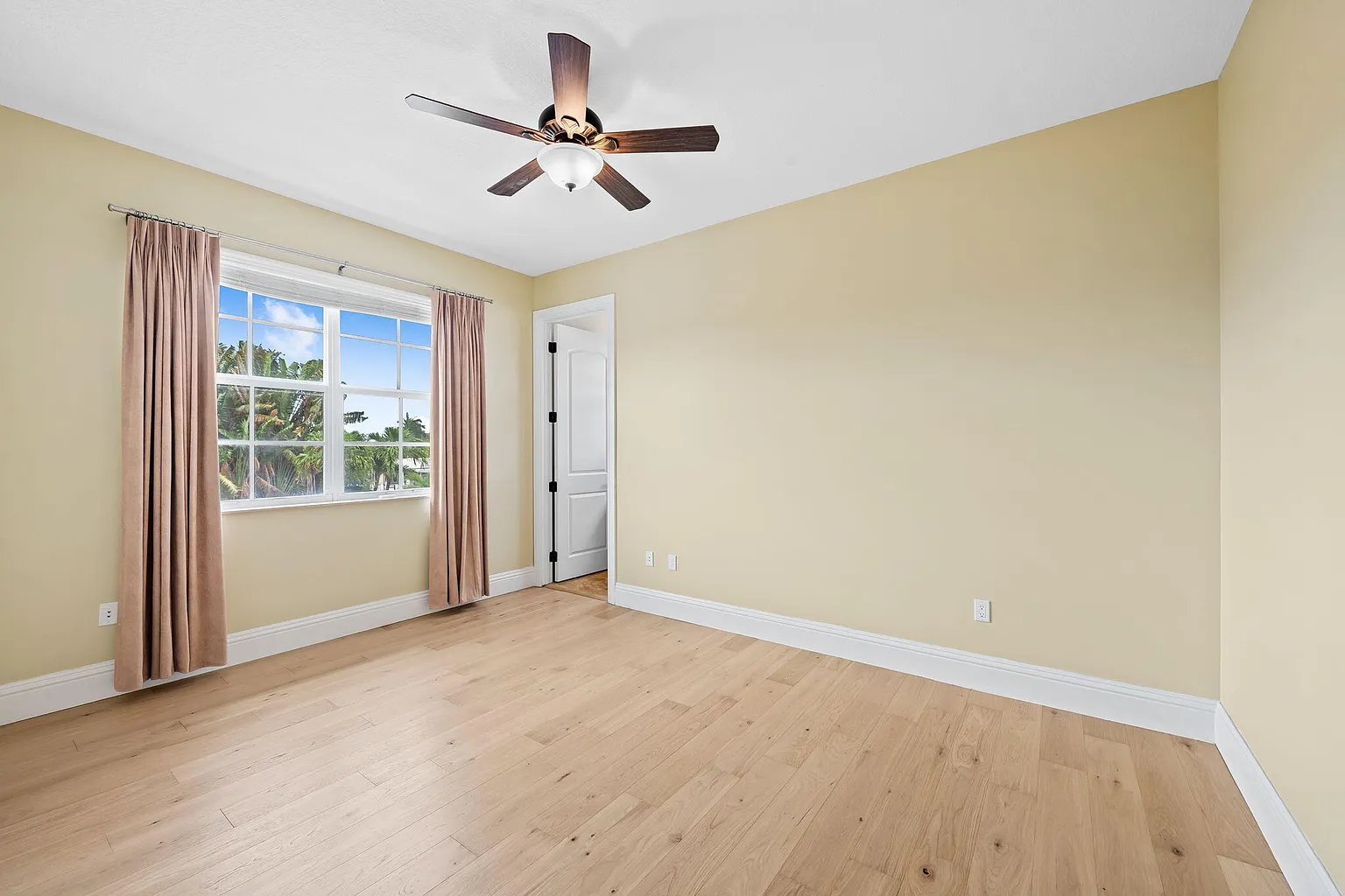 1261 NE 27th Wy