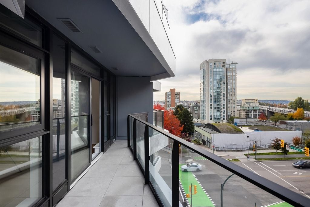 889 Pacific St, #404