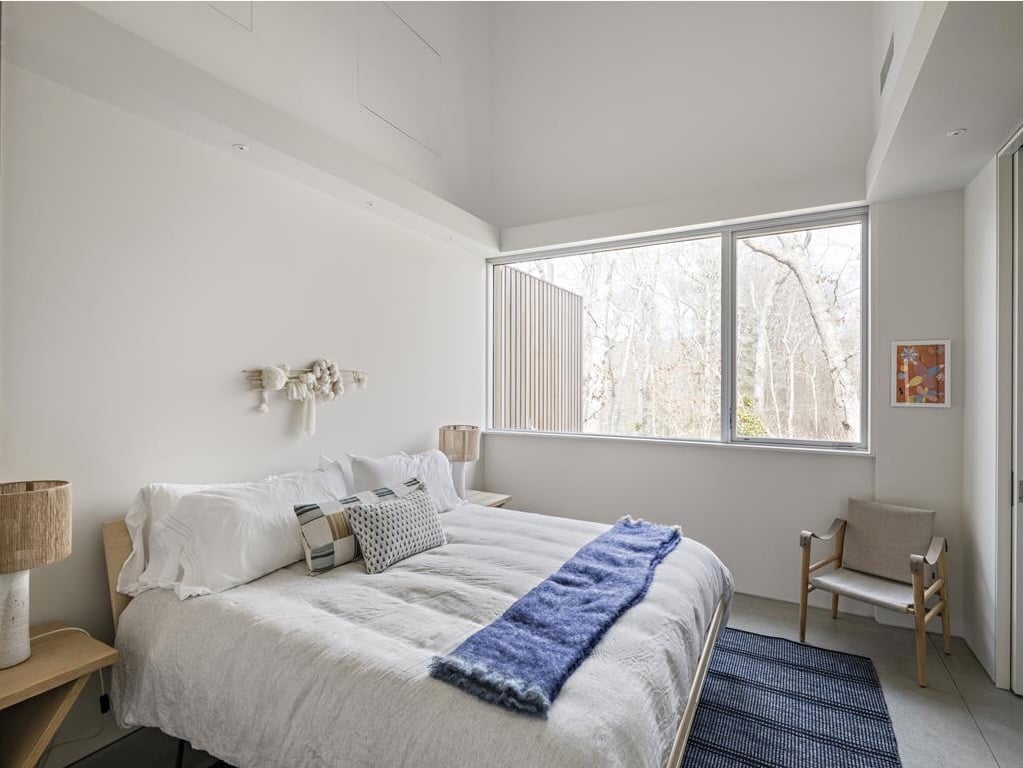 30 Longview Rd