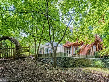 106 Calvary Ct SE