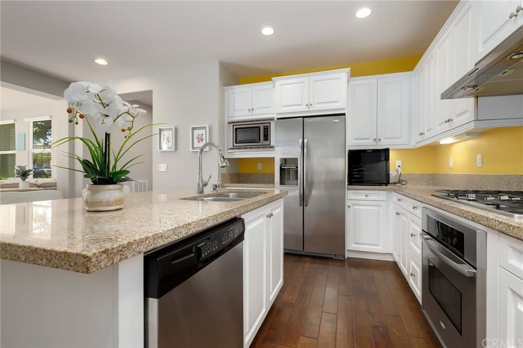 3016 E Walking Beam Pl