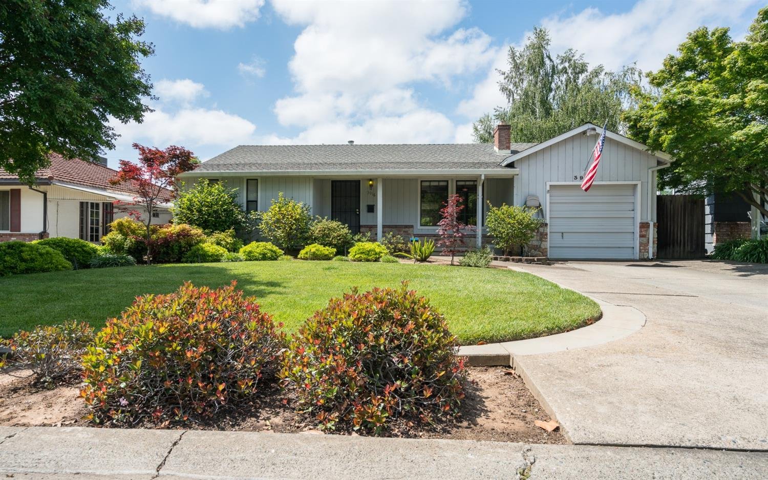 3916 Lusk Dr