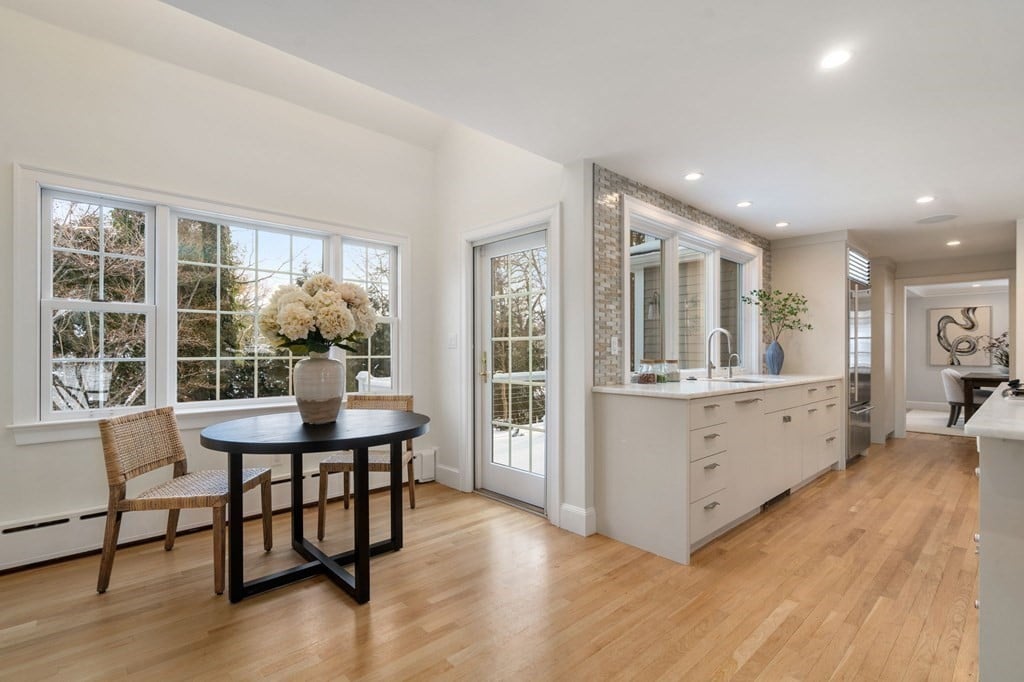 8 Lincoln Cir