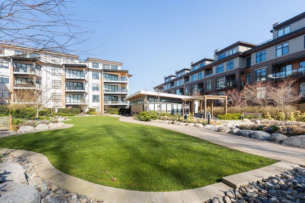 300 Salter St, #106