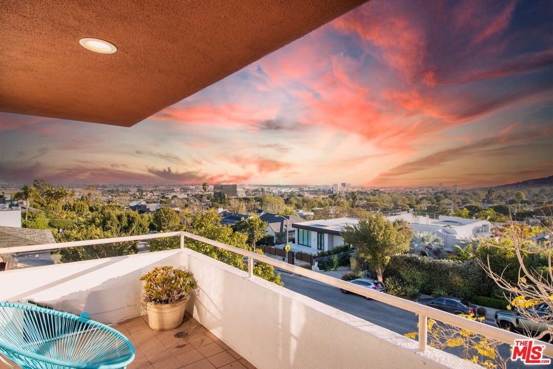 905 Berkeley St, 90403