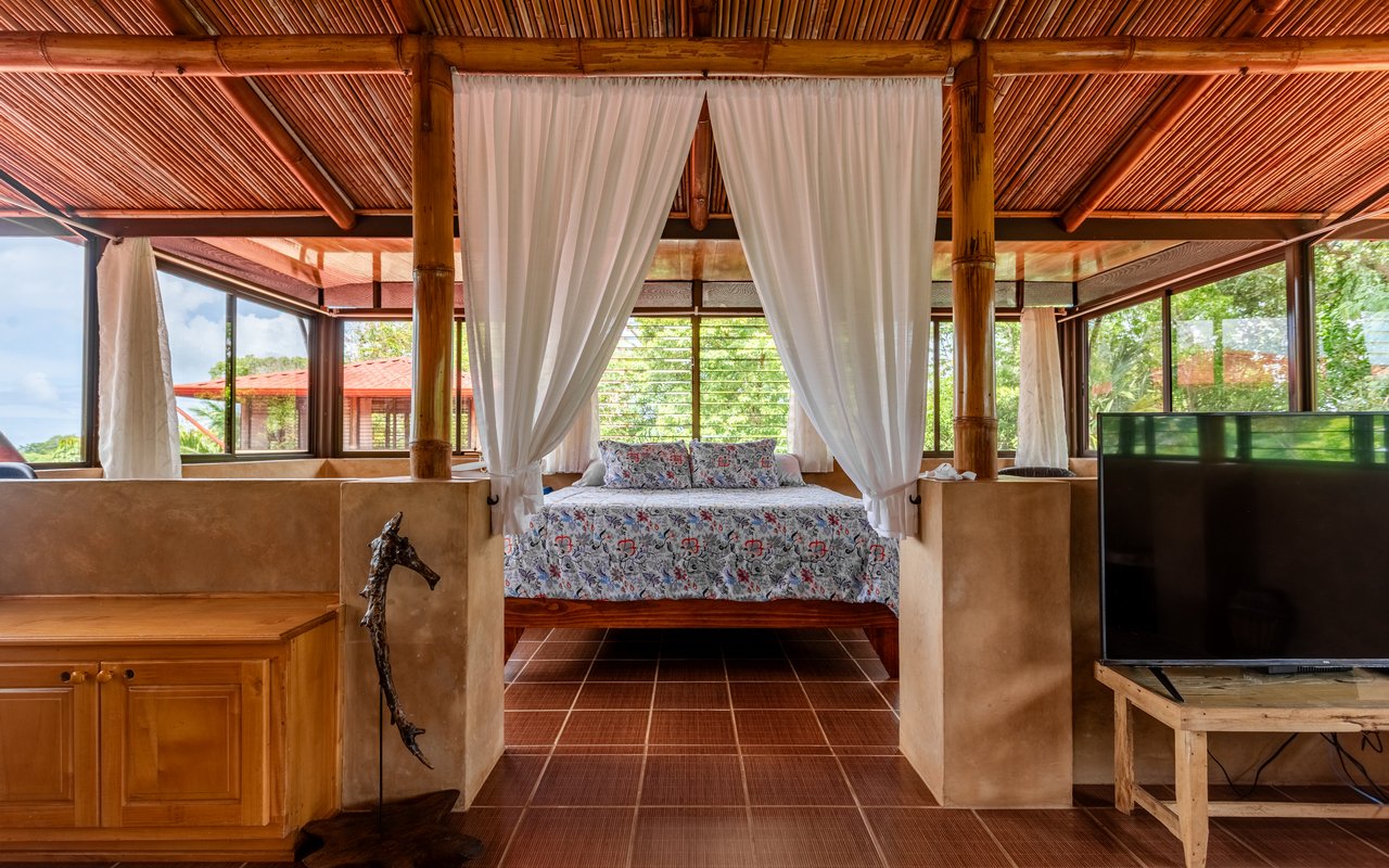 Tropical Getaway with Two Villas and Lush Gardens Near the Heart of Uvita