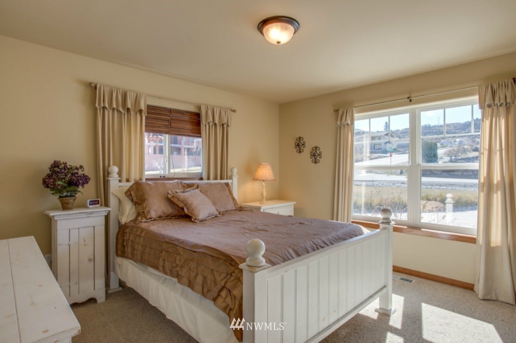 101 W Marine View Pl