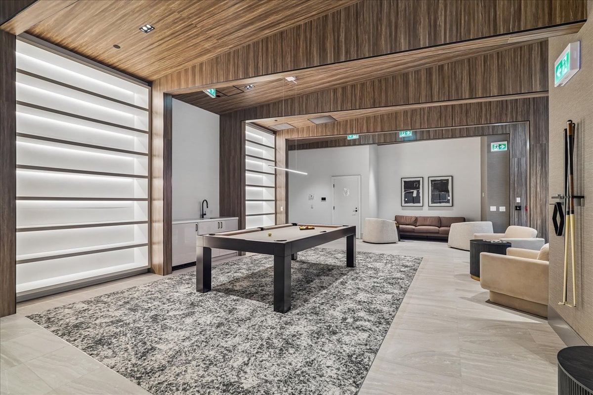 2-bedroom, 2-bathroom CORNER suite