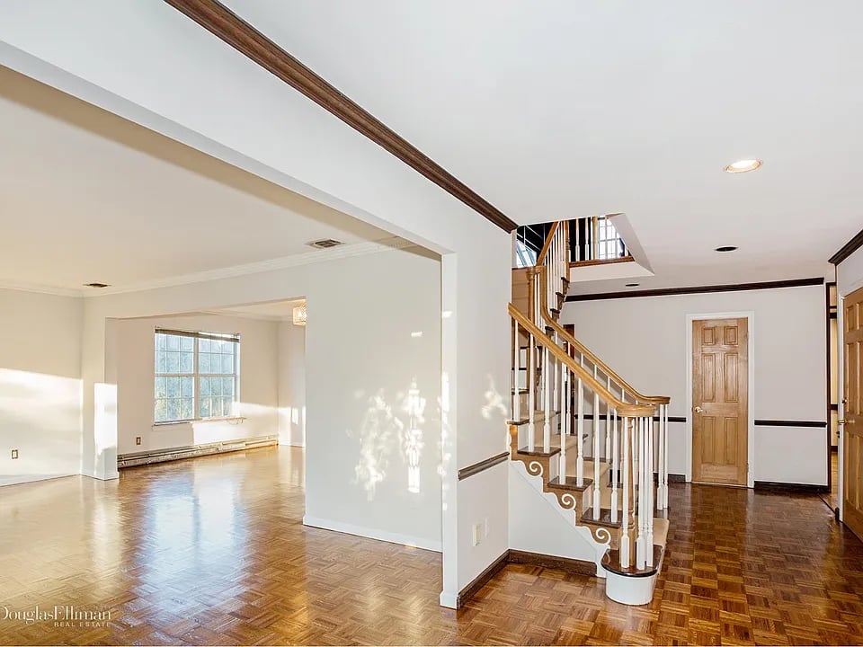 60 Carriage Rd