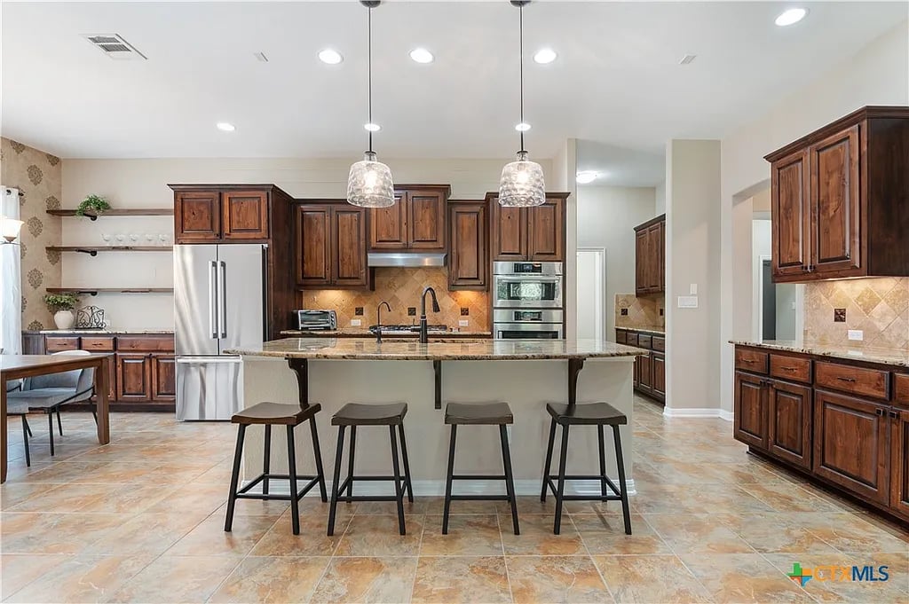 2420 Champions Corner Dr