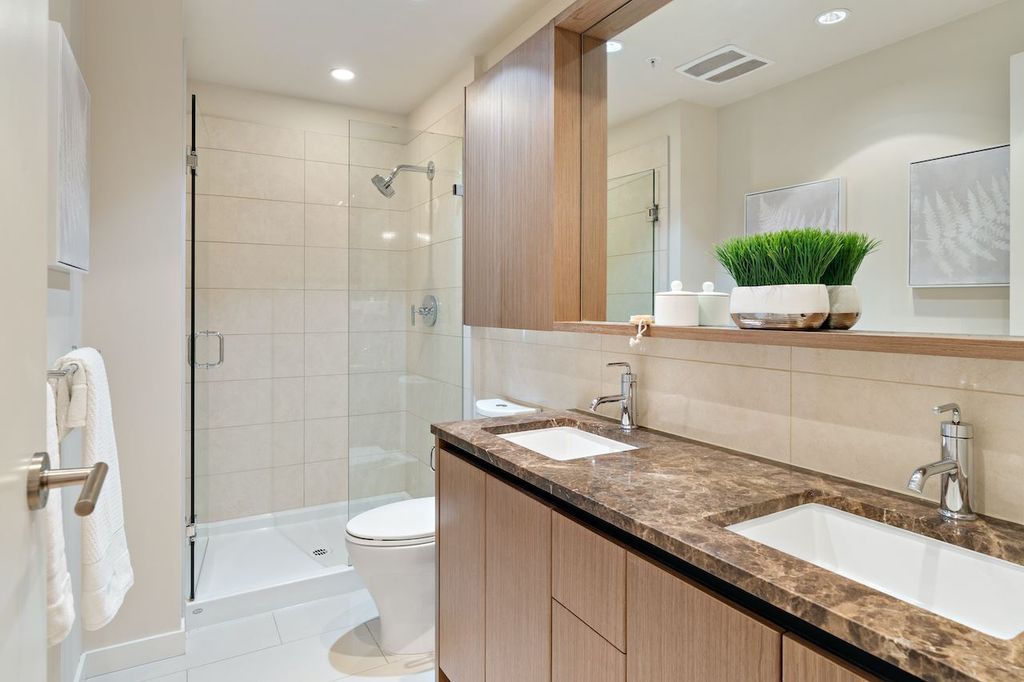 135 W 2nd St, #101