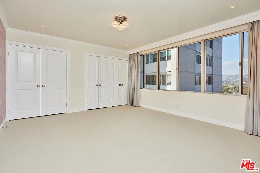 875 Comstock Ave #17D-17E