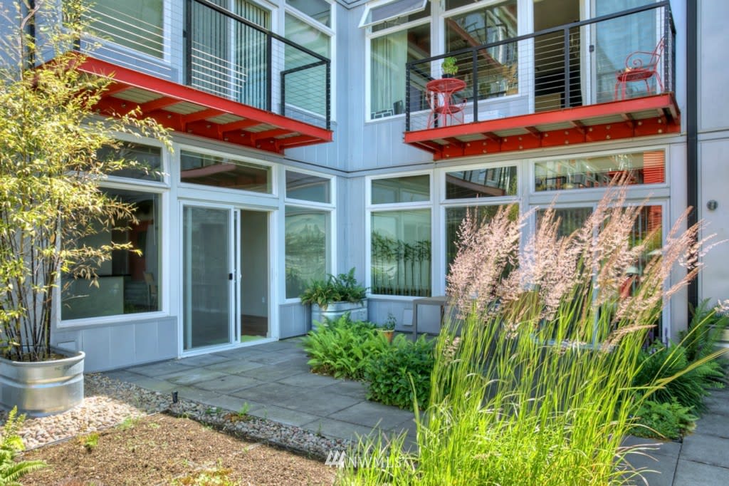 2960 Eastlake Ave E, #111