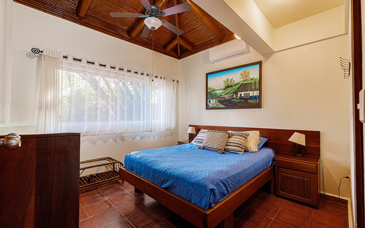 WHALE’S TAIL OCEAN VIEW ESTATE WITH EXTRA LOT 