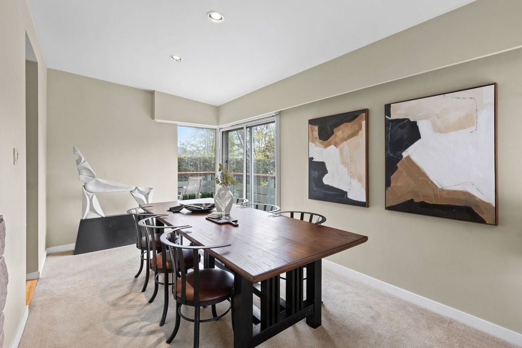 712 Fairway Dr