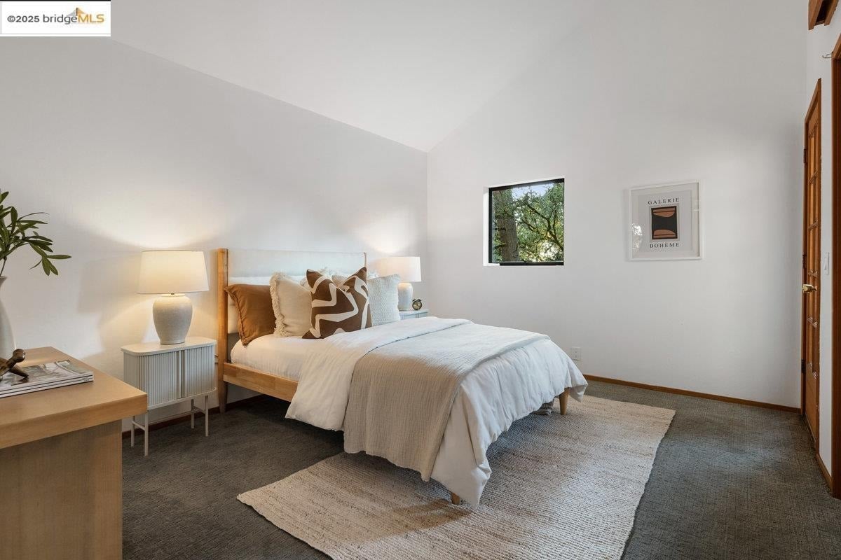 2112 Manzanita Dr