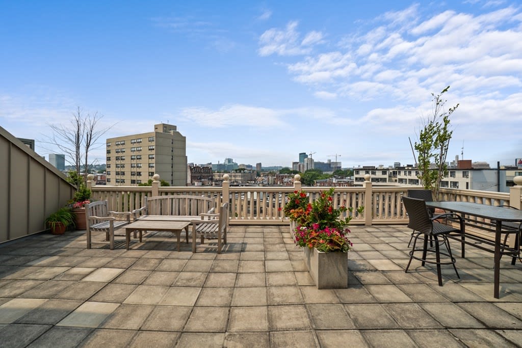 185 Massachusetts Ave, #702