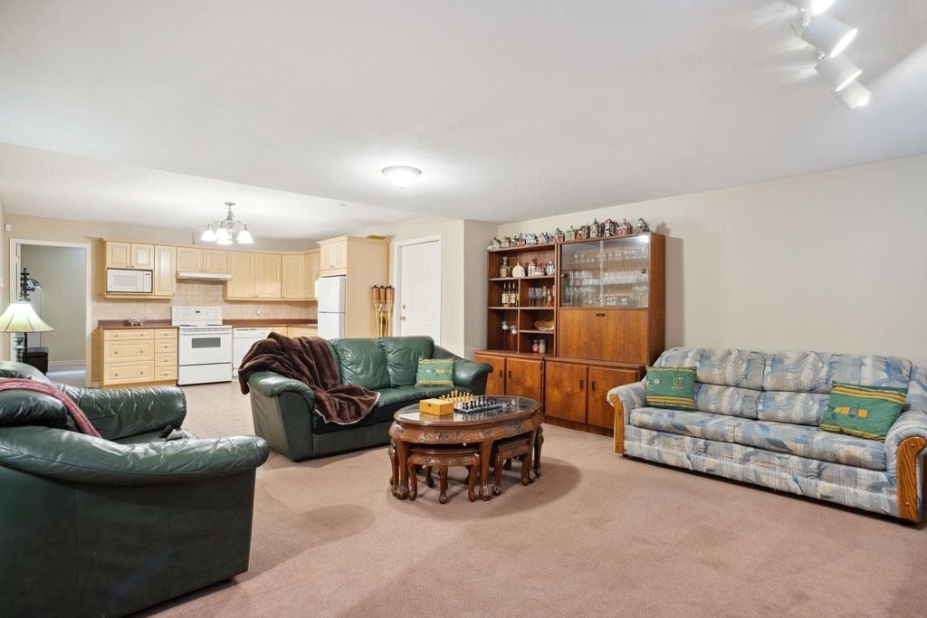 1387 Springer Avenue