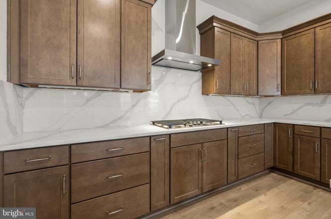 43252 Greeley Sq