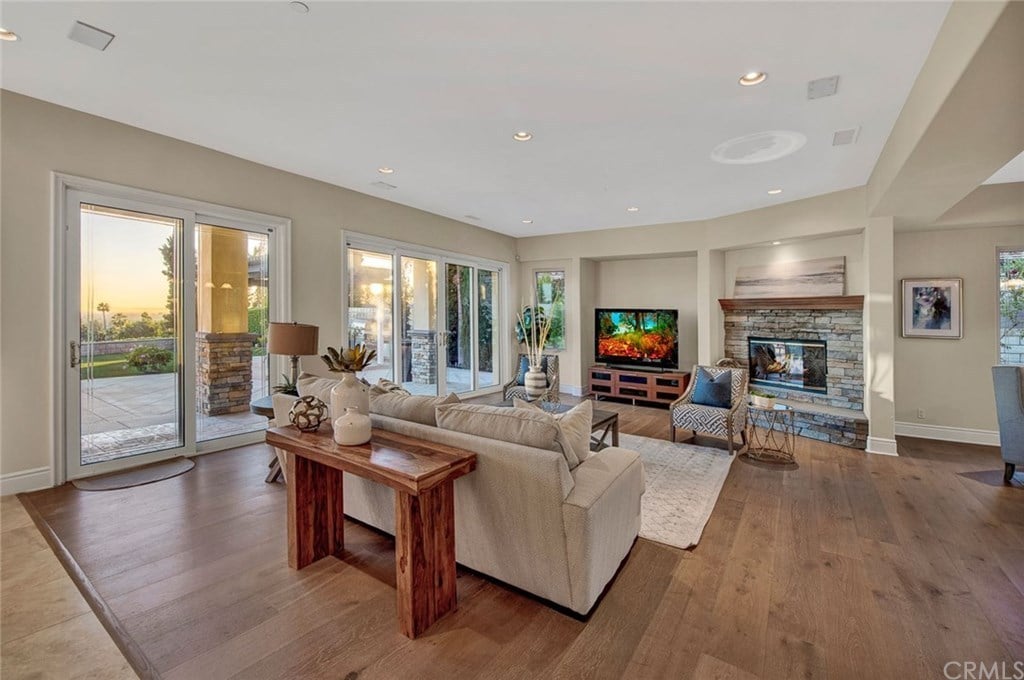 19081 Cerro Villa Dr