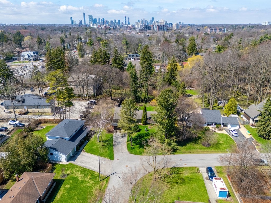 35 Hollyrood Heights Dr