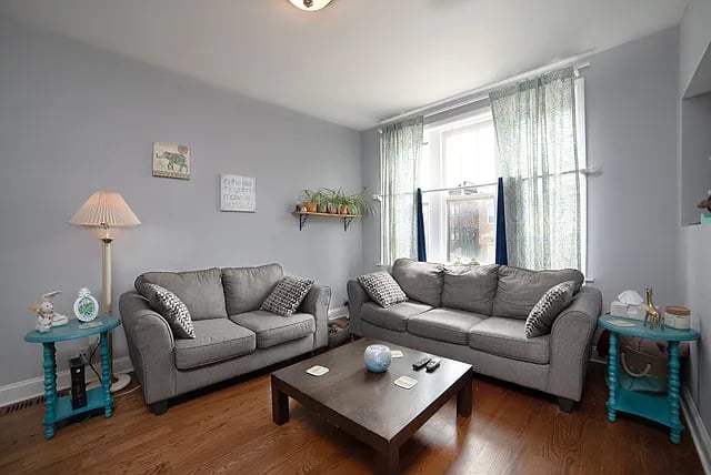 1022 W 31st Pl