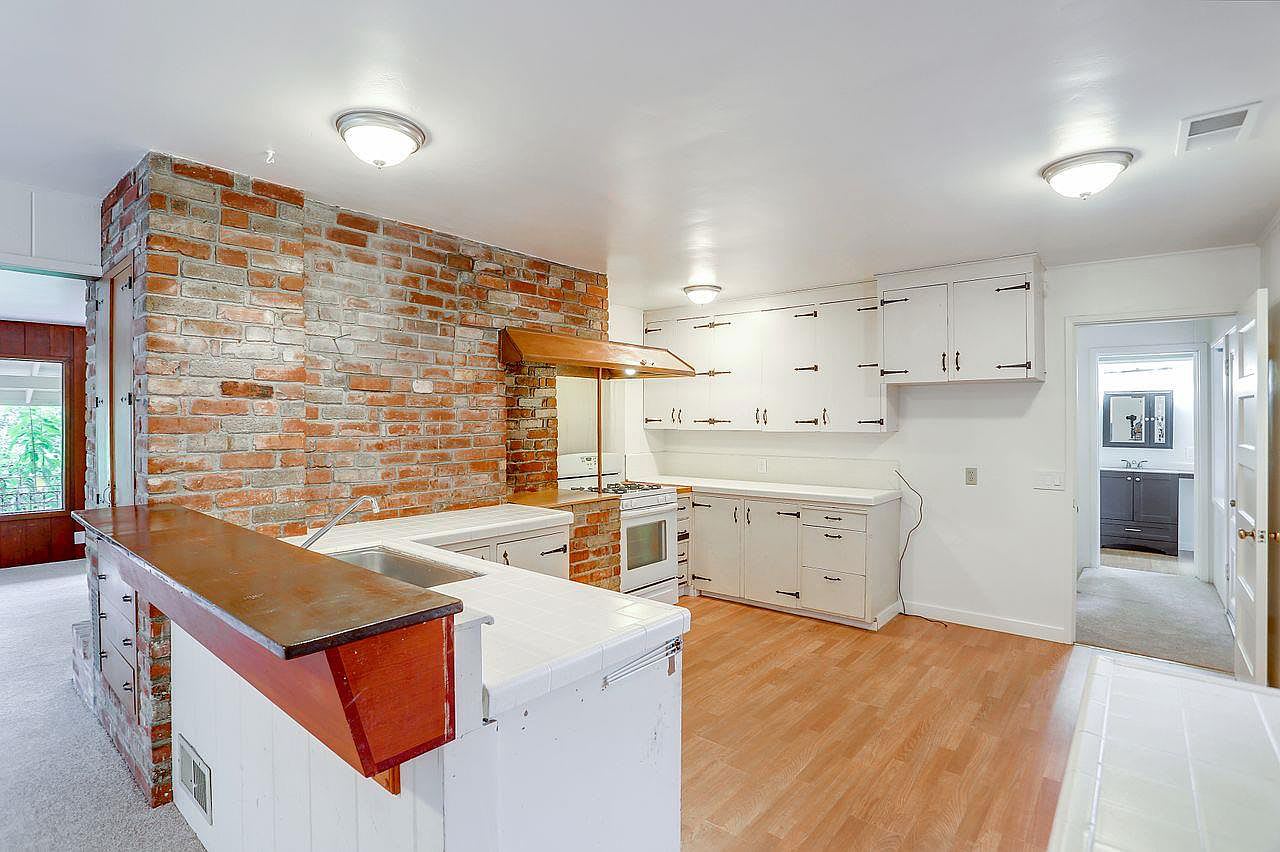 6 Cielo Vista Pl