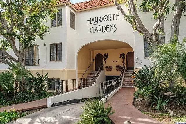 1345 N Hayworth Ave #206