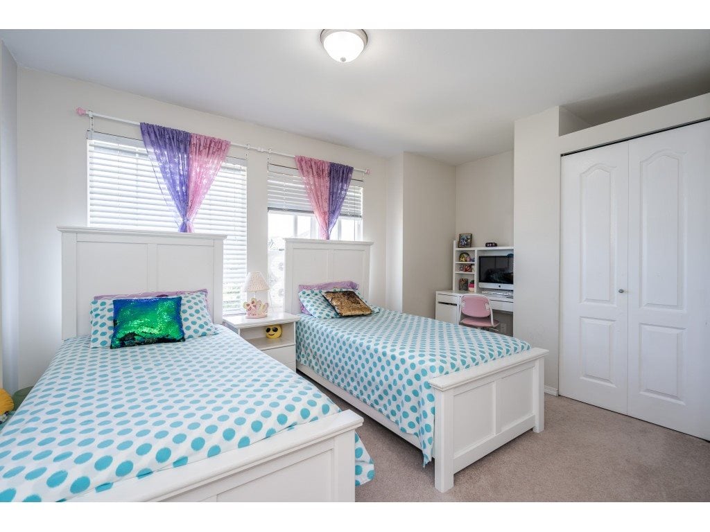 18498 64a Ave