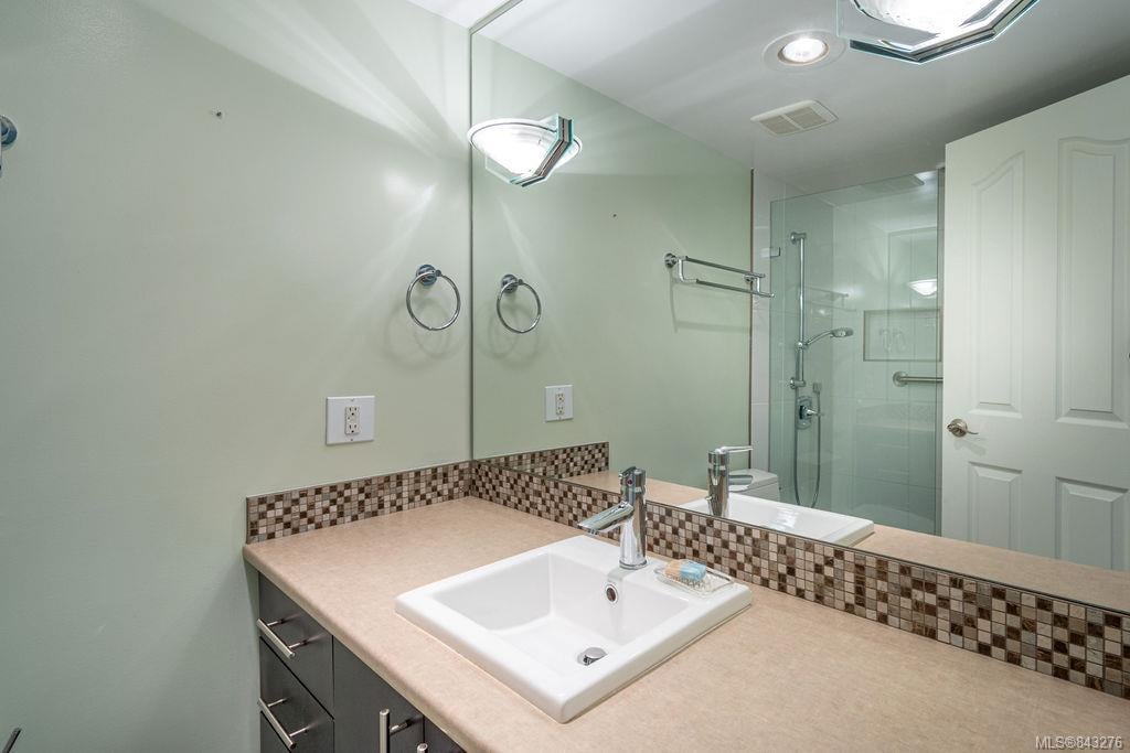 405-2125 Oak Bay Ave