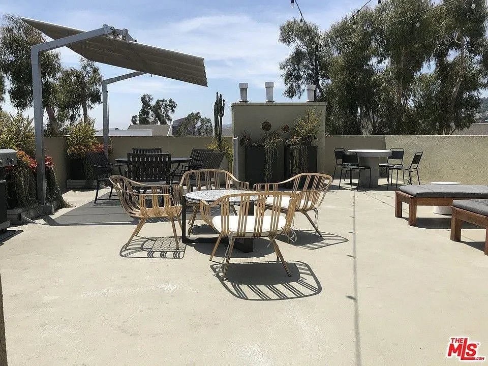 740 N Kings Rd APT 103