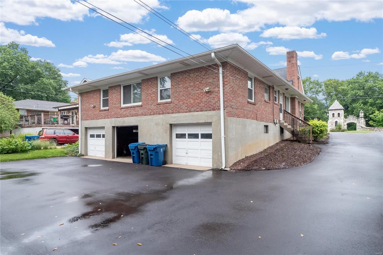 7114 Clayton Rd