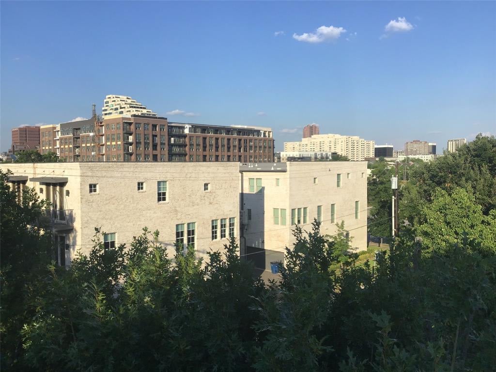 3915 Congress Ave #201