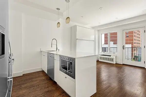 25-13 27th Street Unit: 4D