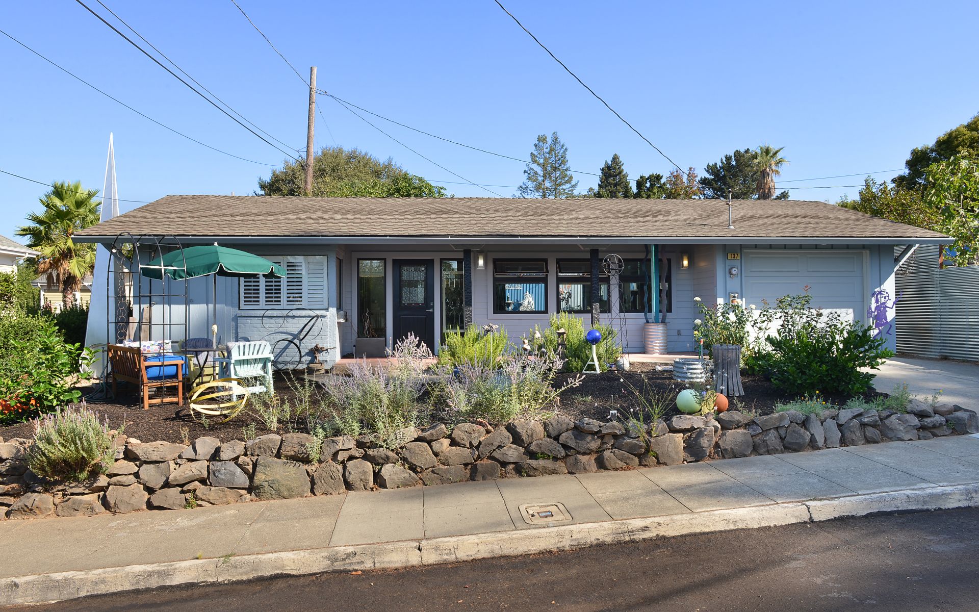 137 Sherman St