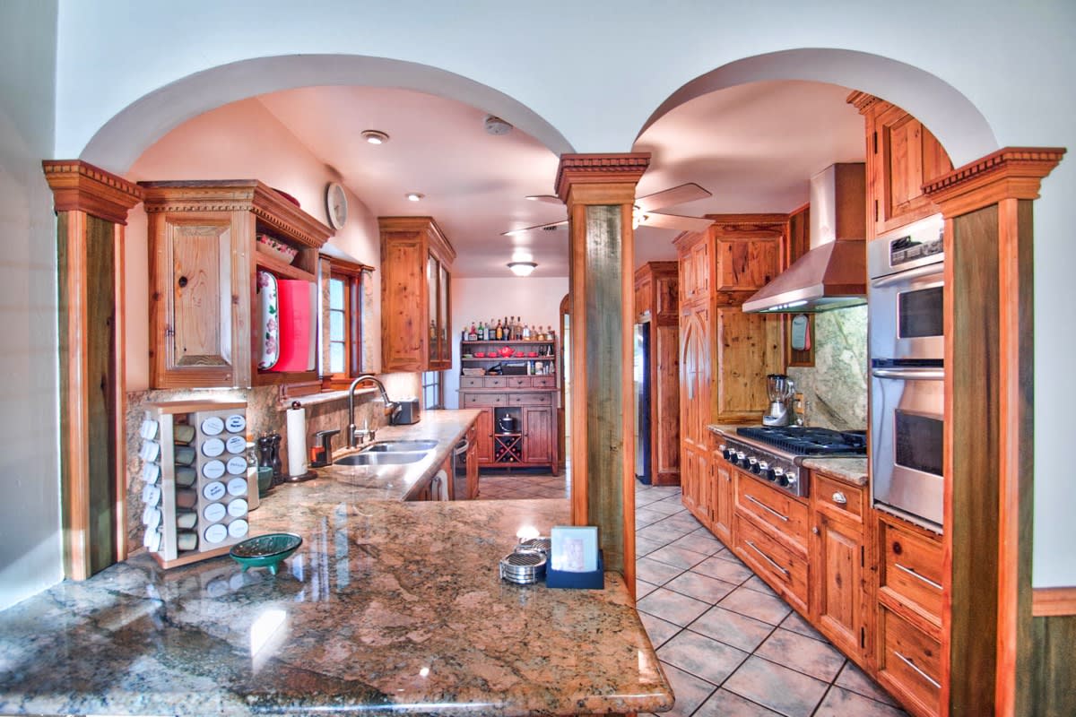 4546 Willowcrest Ave, Toluca Lake, CA