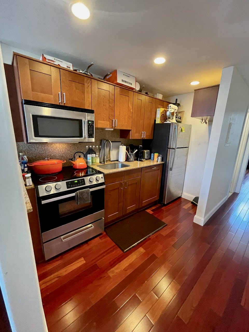 Dwight Street - Sunny 1 Bedroom 1 Bathroom w/ updated Kitchen! Available JUNE! 