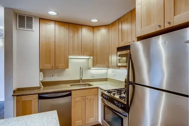 2045 N Larrabee St 7201