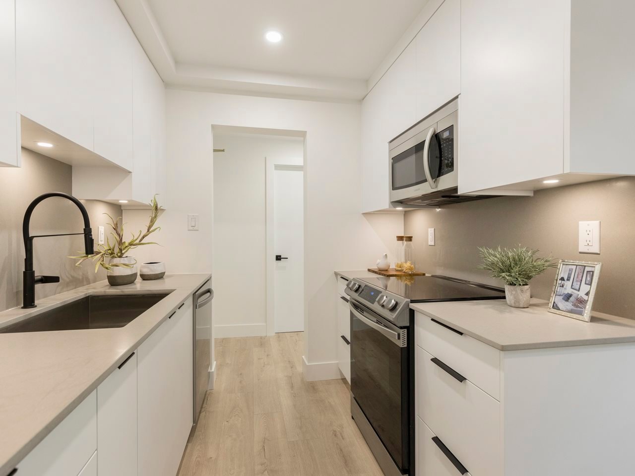106-1717 W 13th Ave