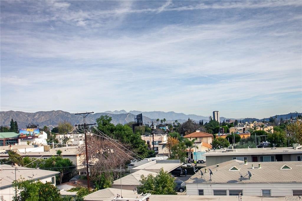 10861 Moorpark St 205 Toluca Lake CA